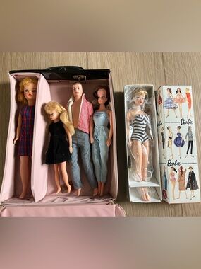Barbie Dolls Set & carrying case